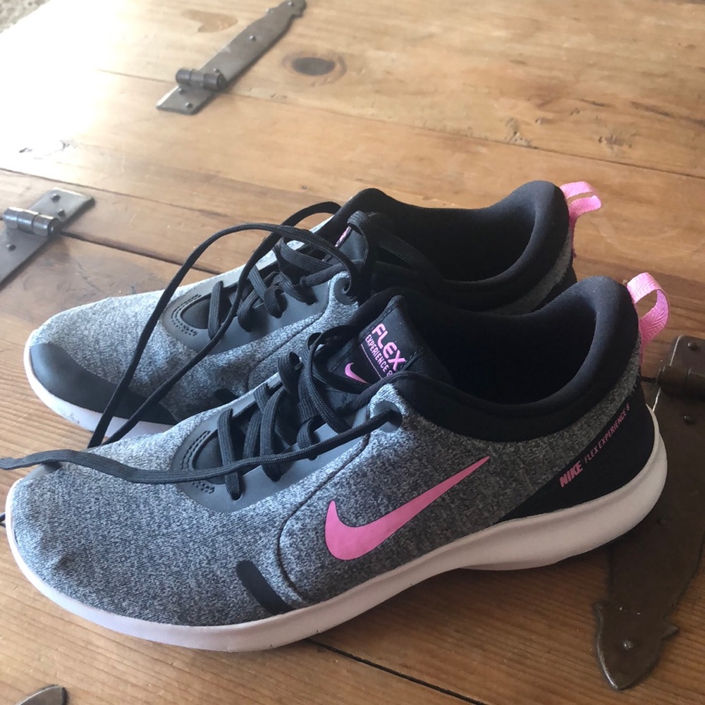 Nike Flex Experience 8 running shoe